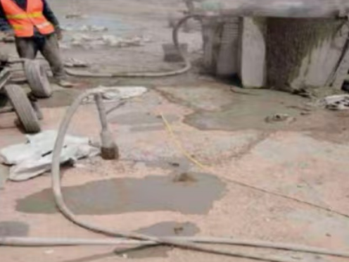 凉州水泥混凝土路面板底注浆技术 路面脱空注浆整治方案