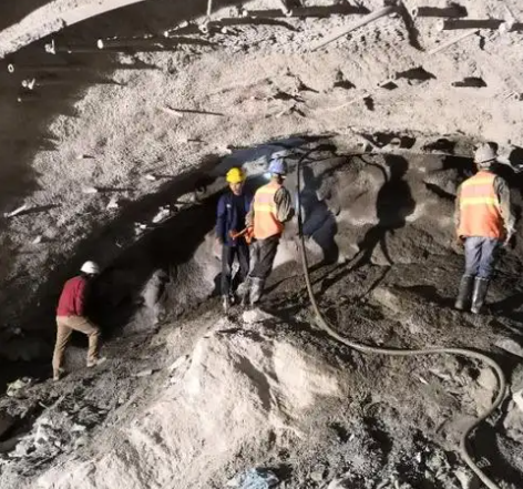 凉州隧道拱顶带模注浆料，微膨胀注浆料的特点及施工工艺